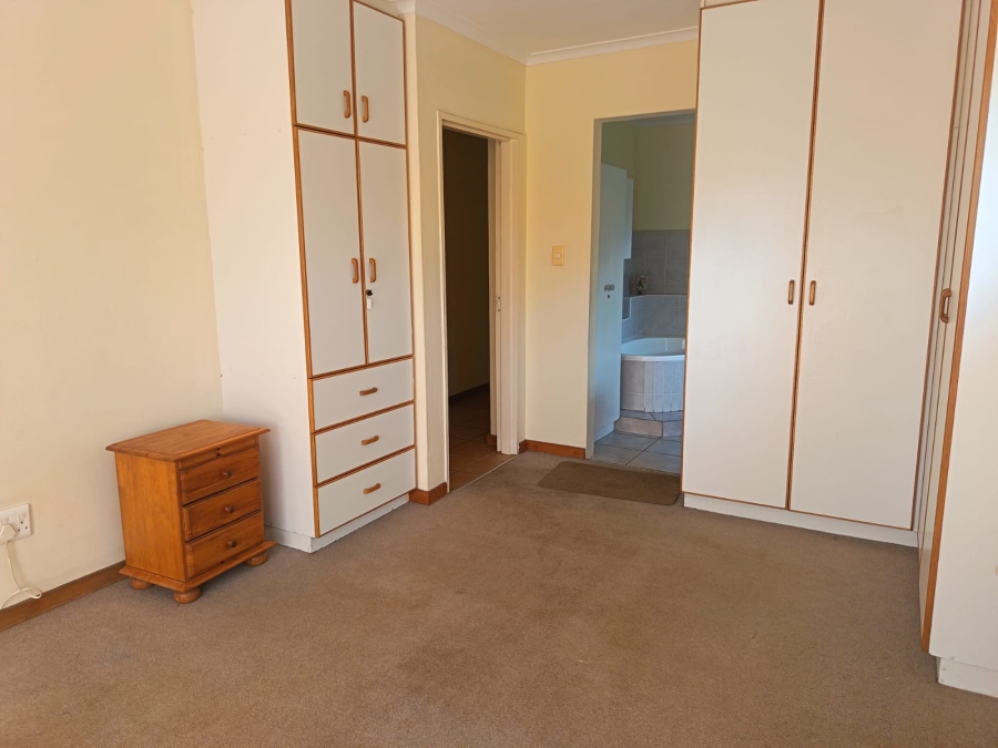 To Let 2 Bedroom Property for Rent in Wavecrest Eastern Cape